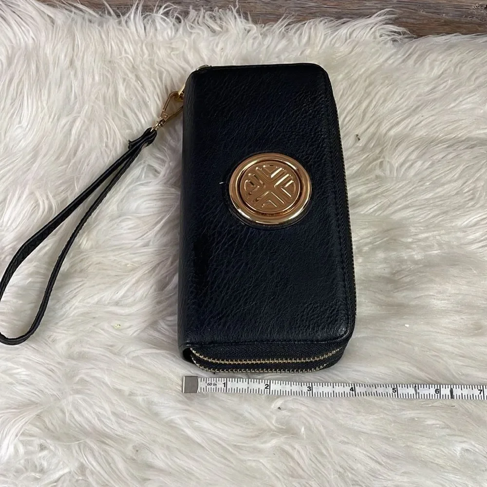 Ladies Black Clutch Wristlet , Zippered Pockets